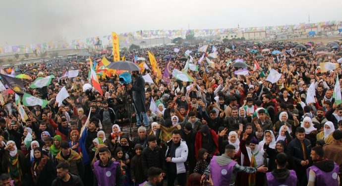 Mersin’de onbinler renkleriyle Newroz’da buluştu