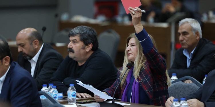 HDP’li Kuş, 8 Mart’ta kırmızı kartını gösterdi