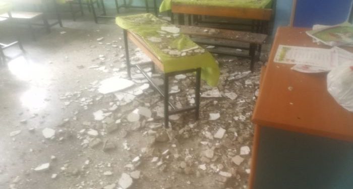 Okulda tavan sıvası düştü, 2 öğrenci yaralandı