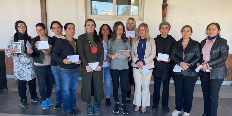 Mersin’de kadınlar, cezaevlerindeki kadınlara dayanışma kartı gönderdi