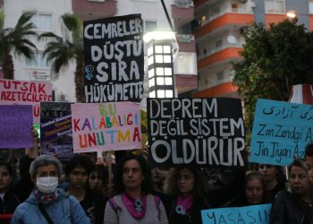 Mersin’de kadınlar Feminist Gece Yürüyüşünde meydanları doldurdu