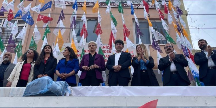 Yeşil Sol Parti Milletvekili adayları halkla buluştu: Tarih yazmaya hazırız