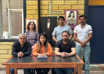 Mersin’deki sanatçılar gözaltılara tepki gösterdi