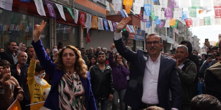 Mersin’de Yeşil Sol Parti’nin büro açılışı mitinge dönüştü