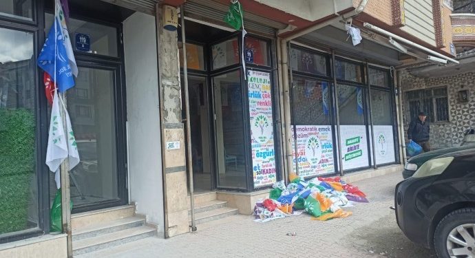 Yeşil Sol Parti seçim bürolarına saldırı