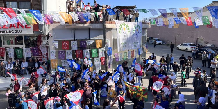 Yeşil Sol Parti Çilek Mahallesinde seçim bürosu açtı