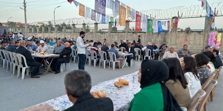 Buldan Tarsus’ta iftar programına katıldı