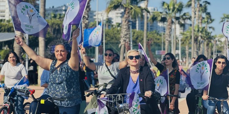 Yeşil Sol Parti’li kadınlar: Özgürlüğe pedal çeviriyoruz