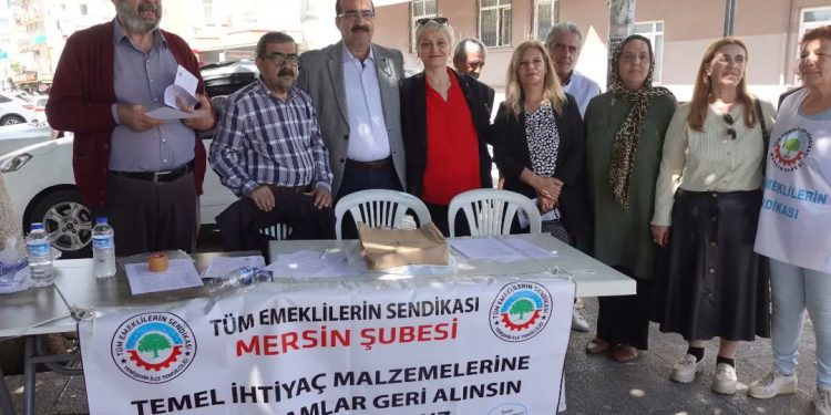 Yeşil Sol adayları Mersin’de Emeklilerin standını ziyaret etti