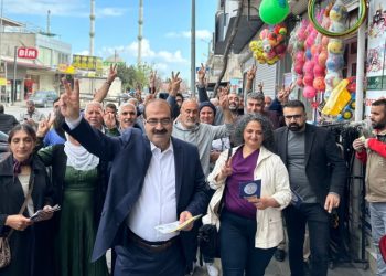 Mersin’de adaylar esnafla buluştu: Tek yol, Yeşil Sol