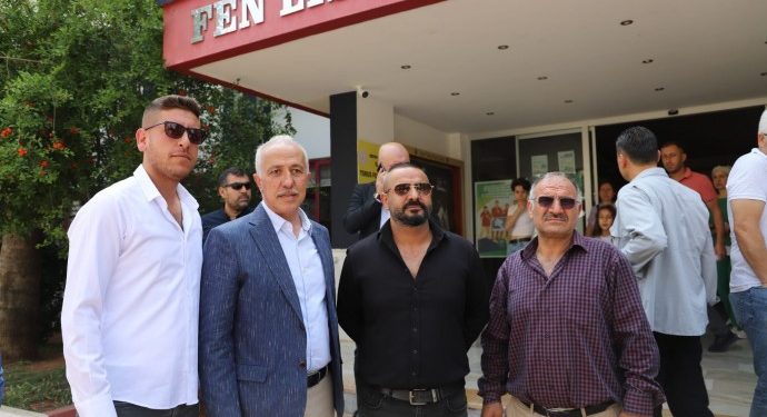 AKP’li belediye başkanı silahlı korumalarıyla sandıkları gezdi