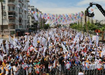 Yeşil Sol Parti’nin Mersin mitingi: Esas bahar Erdoğan’ın gidişiyle yaşanacak