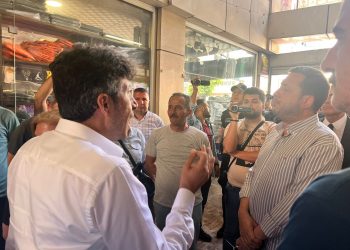 Mersin’de Rojava açıklamasına polis saldırdı: Polis vekil Bozan’a “sen kimsin?” dedi