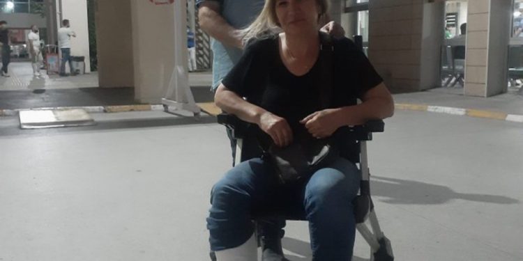 Açıklamada polisin saldırması sonucunda yaralanan İl Eşbaşkanı Kuş’un ayağı alçıya alındı