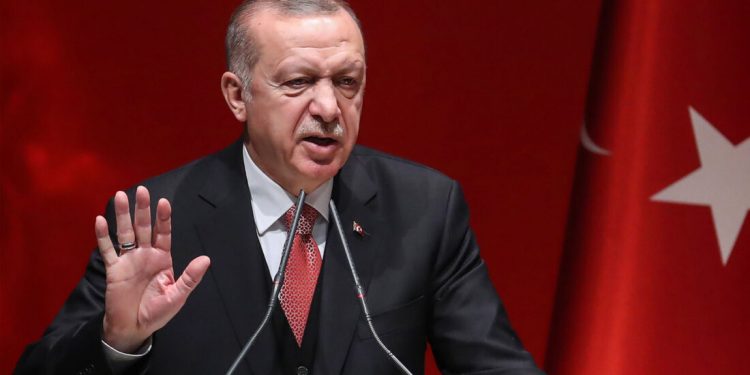Erdoğan’ın afişine kaş ve bıyık çizen 16 yaşındaki çocuk tutuklandı