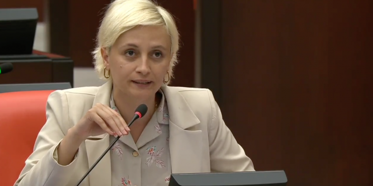 Perihan Koca’dan Bakan Tekin’e “kız okulları” tepkisi!