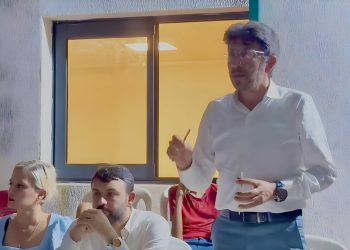 “Seymenli’de öğrencilerin yaşadığı servis sorunu çağ dışıdır”