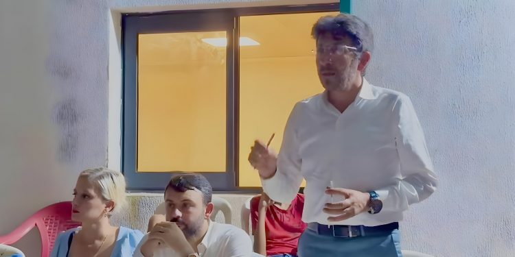 “Seymenli’de öğrencilerin yaşadığı servis sorunu çağ dışıdır”