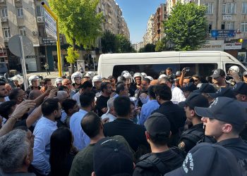 Mersin’de, KDP’nin saldırılarını protesto etmek isteyenlere polis müdahalesi