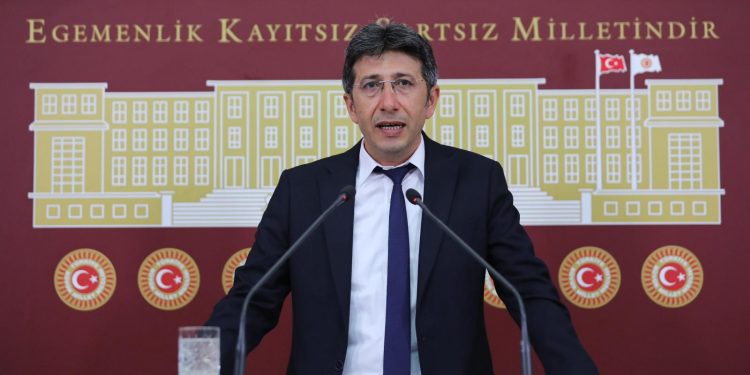 Milletvekili Bozan, Diyarbakır’da engellenen Kürtçe savunma hakkını Meclis gündemine taşıdı