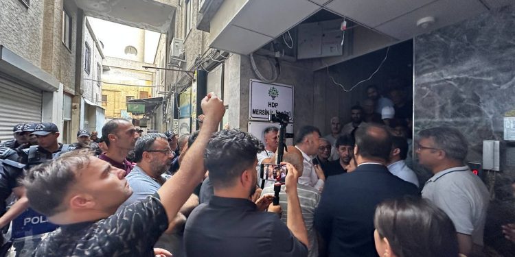 Engellemeye rağmen Türkiye’nin saldırıları protesto edildi