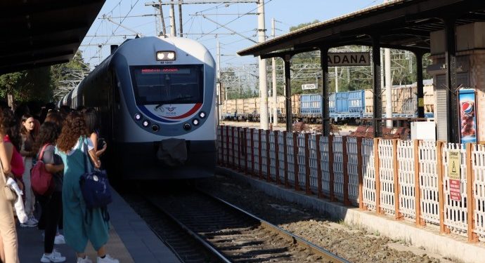 Adana-Mersin treni: Sefer sayısında düşüş, bilet ücretinde artış