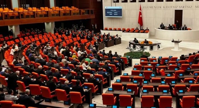 CHP’nin yeni Genel Başkanı döneminde ilk somut eylem: Meclis’te oturma eylemi kararı aldı