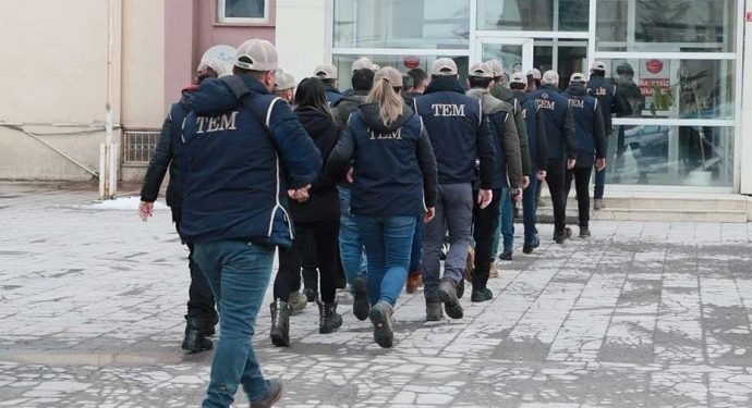 Mersin’de ev baskınları: Çok sayıda gözaltı