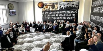 Mersin’de ‘Adalet Nöbeti’ devam ediyor