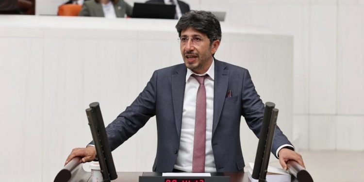 Ali Bozan: Mersin’deki hayali seçmen suçuna İlçe Seçim Kurulu göz yumdu