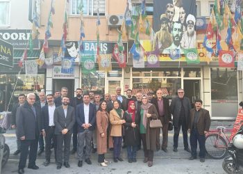 Sistem partilerindeki gibi koltuk savaşı yok yoldaşlık var: DEM Parti Akdeniz aday adayları birlikte hareket ediyor