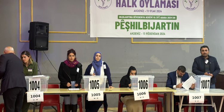 Mersin’de ön seçim başladı: DEM Parti Akdeniz Eşbaşkan adayları ve meclis üyeleri belirlenecek