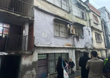 Milletvekili Ali Bozan AKP’nin seçmen hırsızlığını 119 seçmen kaydedilen evin önünde  teşhir etti