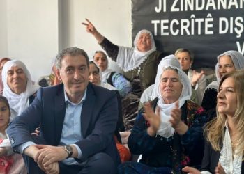 Adalet Nöbeti’ni ziyaret eden Bakırhan: Direniş zaferle sonuçlanacak