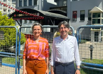 DEM Parti Mersin vekilleri Akdeniz belediyesinin önünde seslendi: Bu bariyerler sizi kurtarmayacak halk geliyor