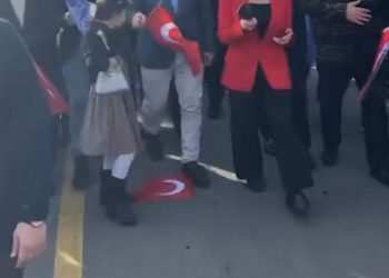 “Gültak Türk bayrağına bastı” haberine jet hızıyla erişim engeli getirildi