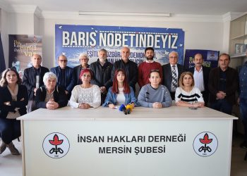 Mersin’de İHD’nin Barış Nöbeti eyleminde kadınların barıştaki rolü vurgulandı