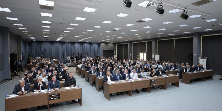 YENİ DÖNEMİN İLK BÜYÜKŞEHİR MECLİSİ GERÇEKLEŞTİRİLDİ