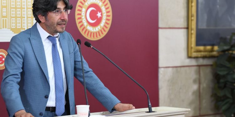 Milletvekili Bozan Bakan Uraloğlu’na sordu: Mersinlilerin beklediği havaalanı ne zaman açılacak?