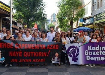 Kadın gazetecilerin katledilmesi Mersin’de protesto edildi