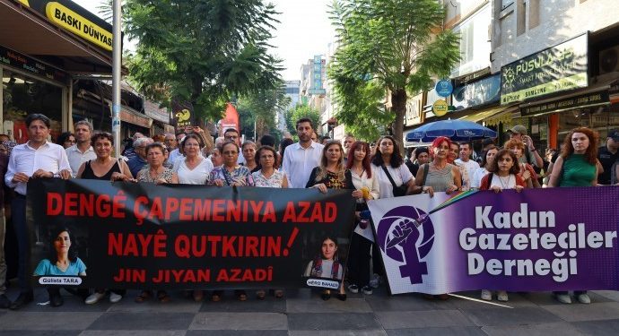 Kadın gazetecilerin katledilmesi Mersin’de protesto edildi