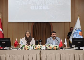 Akdeniz Belediye Eş Başkanı Sarıyıldız: Kapı kapı gezip kayyım dileniyorlar