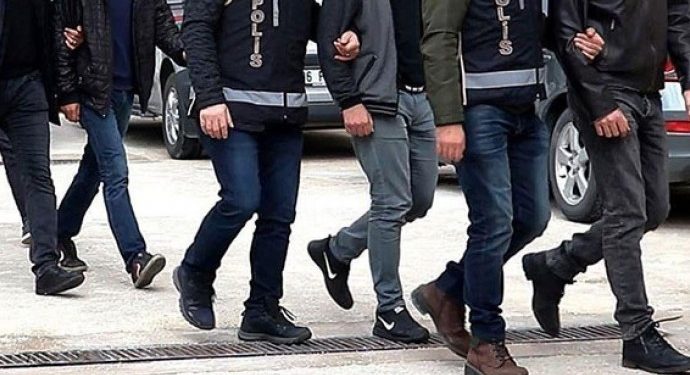 Mersin’de siyasetçi ve hak savunucuları gözaltına alındı